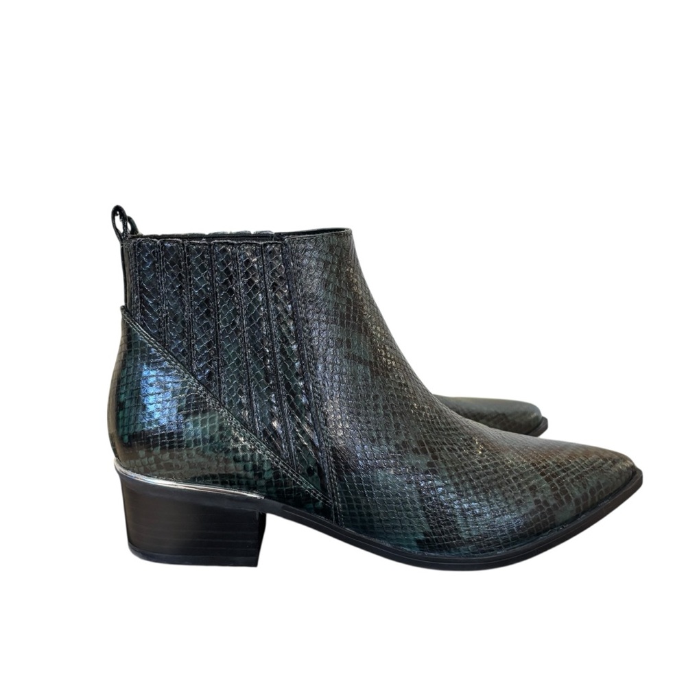 Marc Fisher Chelsea textured green/black snakeskin print pointed toe boots 9 - Picture 5 of 13